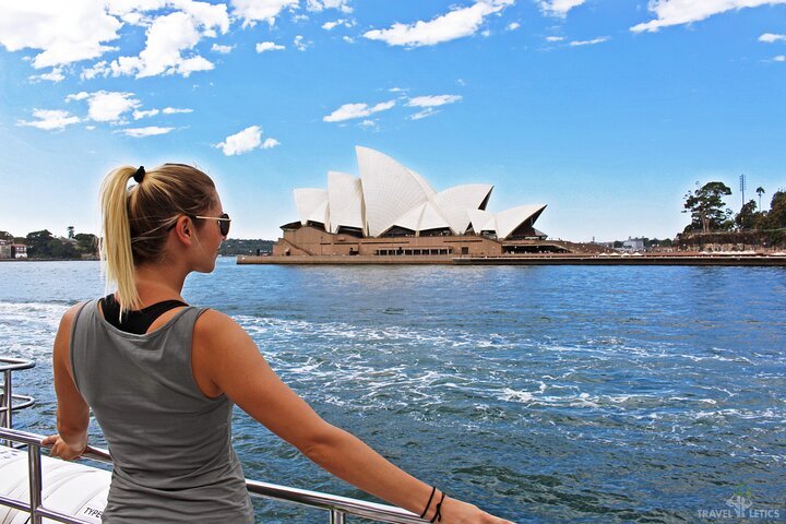 Sydney Harbour Hop On Hop Off Cruise with Taronga Zoo entry