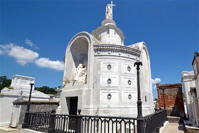 One Hour Saint Louis Cemetery Number One Walking Tour