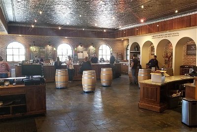 Sip n Shop: Livermore Private Wine Tasting and Outlet Shopping Tour from SF