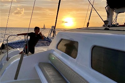 Moanaâ€™s Sunset Sailing along Oahu's Waikiki Coast