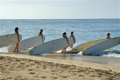 Outrageous Surf ScHool Lessons in Lahaina