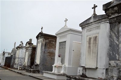 Haunted Cemetery Bus Tour in New Orleans