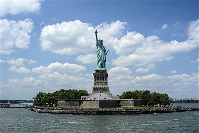 Statue of Liberty and Ellis Island Guided Tour with local expert