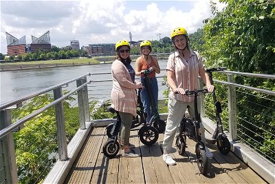 1-Hour Little Electric Vehicle Guided Tour of Chattanooga in USA