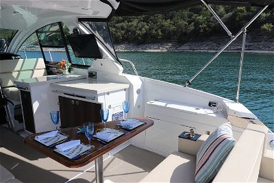 Fathom Yacht Charter Experience on Lake Travis