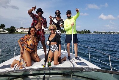 50' Yacht Rental Miami Beach W/ Captain & Champagne Boat Rental Tours Private