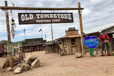Gunfight Show Old Tombstone