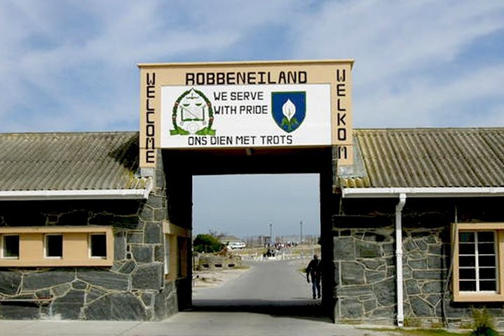 (Cape Town Tour) 3Days -Robben Island Getaway & Table Mountain Car & Wine Taste - thumb 4